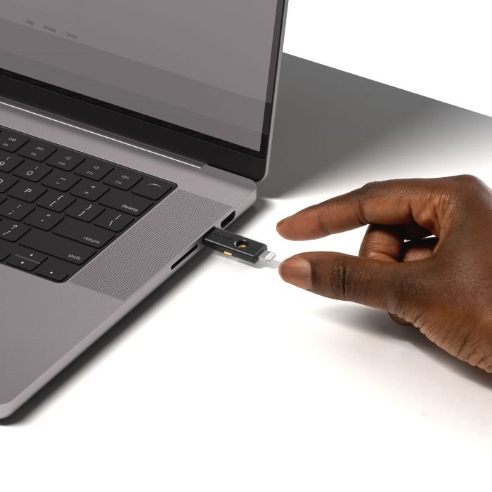 Апаратний ключ Yubico YubiKey 5Ci USB Type-C, Lightning