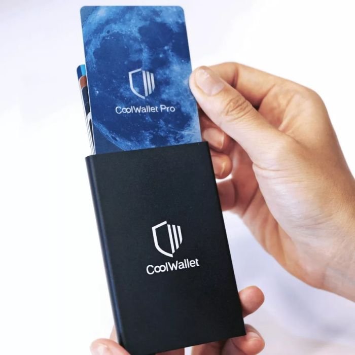 Картхолдер CoolWallet із захистом RFID Чорний (CWCH)